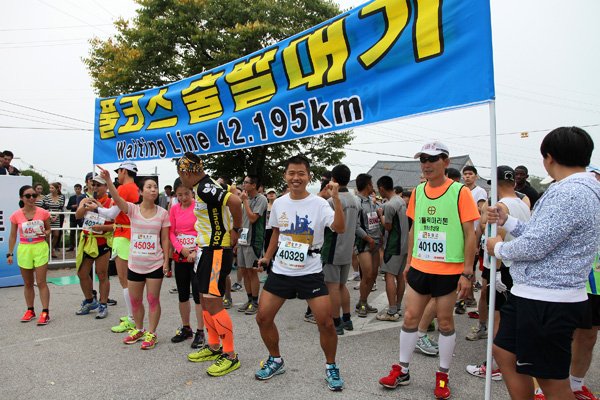 恒泰曹总参加2014韩国铁原三八线国际马拉松